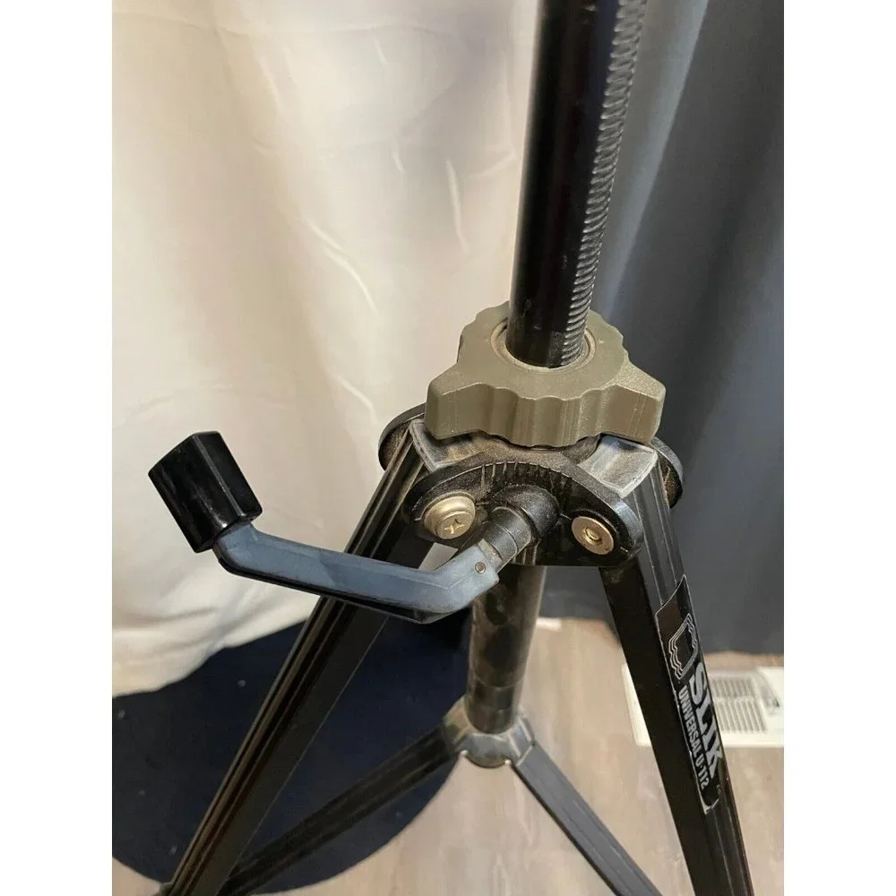 Slik Universal U-112 Tripod extends from 22